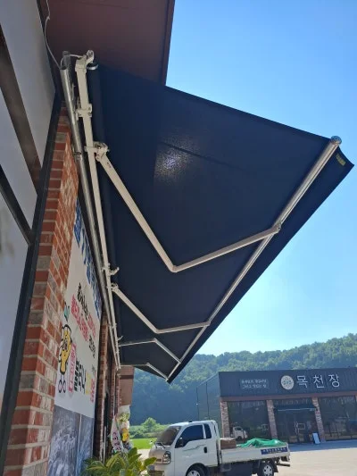 천안 목천점에서 펼친 전동어닝과 암 구조